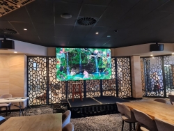 Breezes Bar