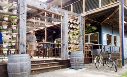 Flow - Bar & Restaurant