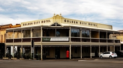 Golden City Hotel