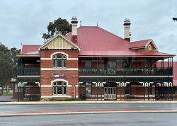 Gosnells Hotel