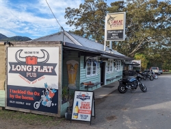 Long Flat Travellers Rest Hotel