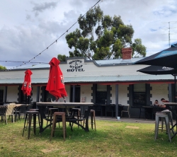 Magpie & Stump Hotel