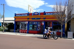 Mojo's Bar