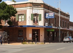 Tattersalls Hotel